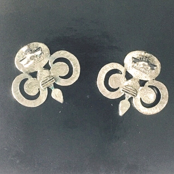 🎈Givenchy Richelieu VINTAGE Faux Pearl Earrings - Picture 4 of 5